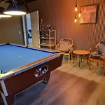 Kastanjegaarden * Ansager