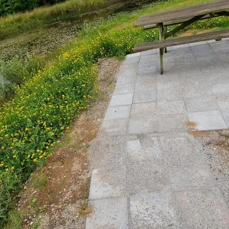 Kastanjegaarden * Ansager