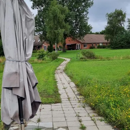 Kastanjegaarden * Ansager