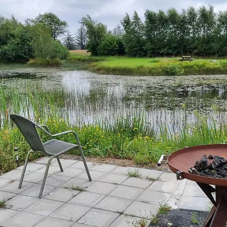 Kastanjegaarden * Ansager