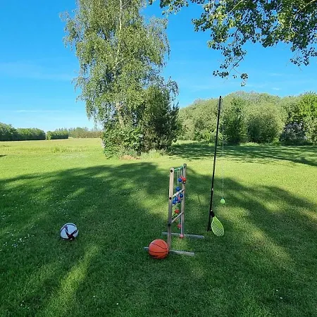 Kastanjegaarden * Ansager