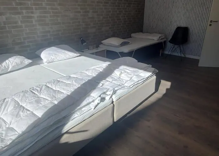 Daire Kastanjegaarden Ansager