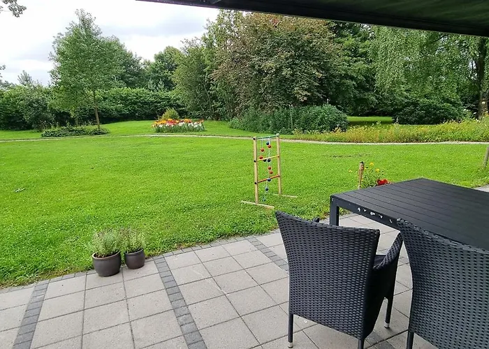 Kastanjegaarden * Ansager