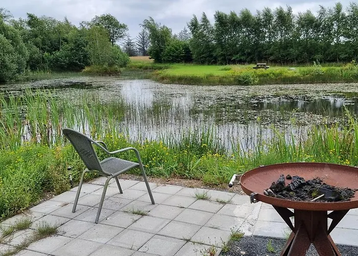 Kastanjegaarden * Ansager