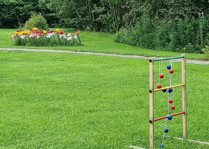 Daire Kastanjegaarden Ansager