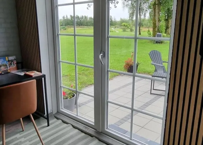 Kastanjegaarden * Ansager