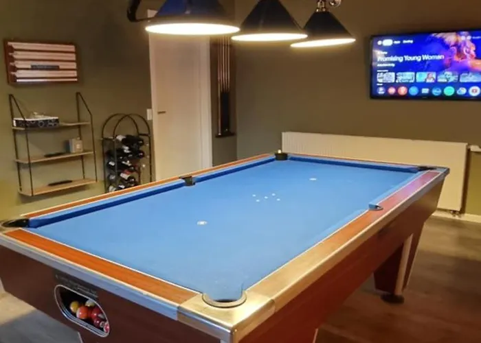 Kastanjegaarden * Ansager